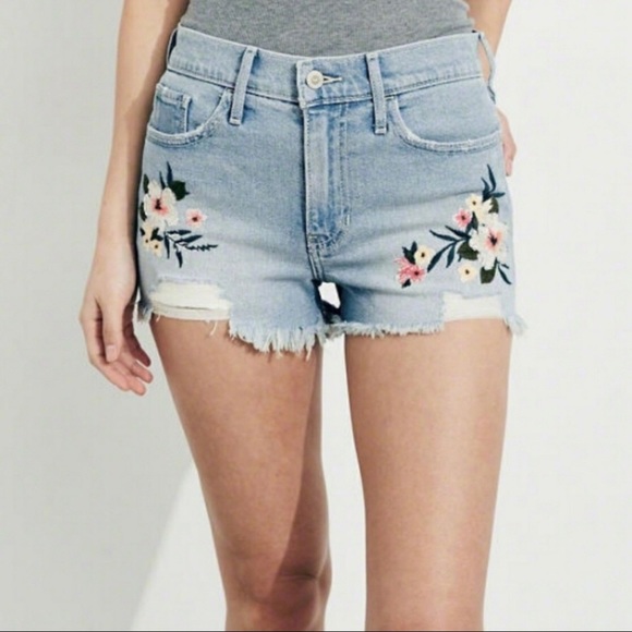 Hollister Pants - Hollister High-Rise Short-Short Embroidered -00/23